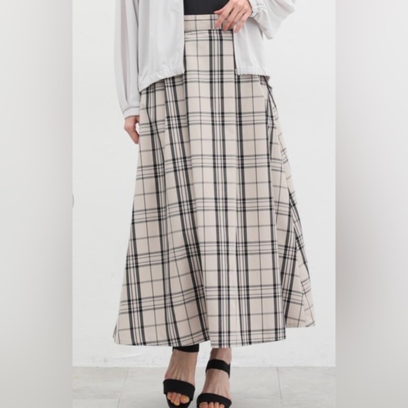 Dresses & Skirts - Plaid A-Line Skirt - Black and White